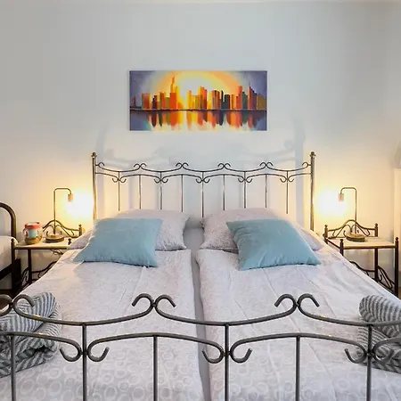 Schoene Helle & Gemuetliche In Altstadtnaehe